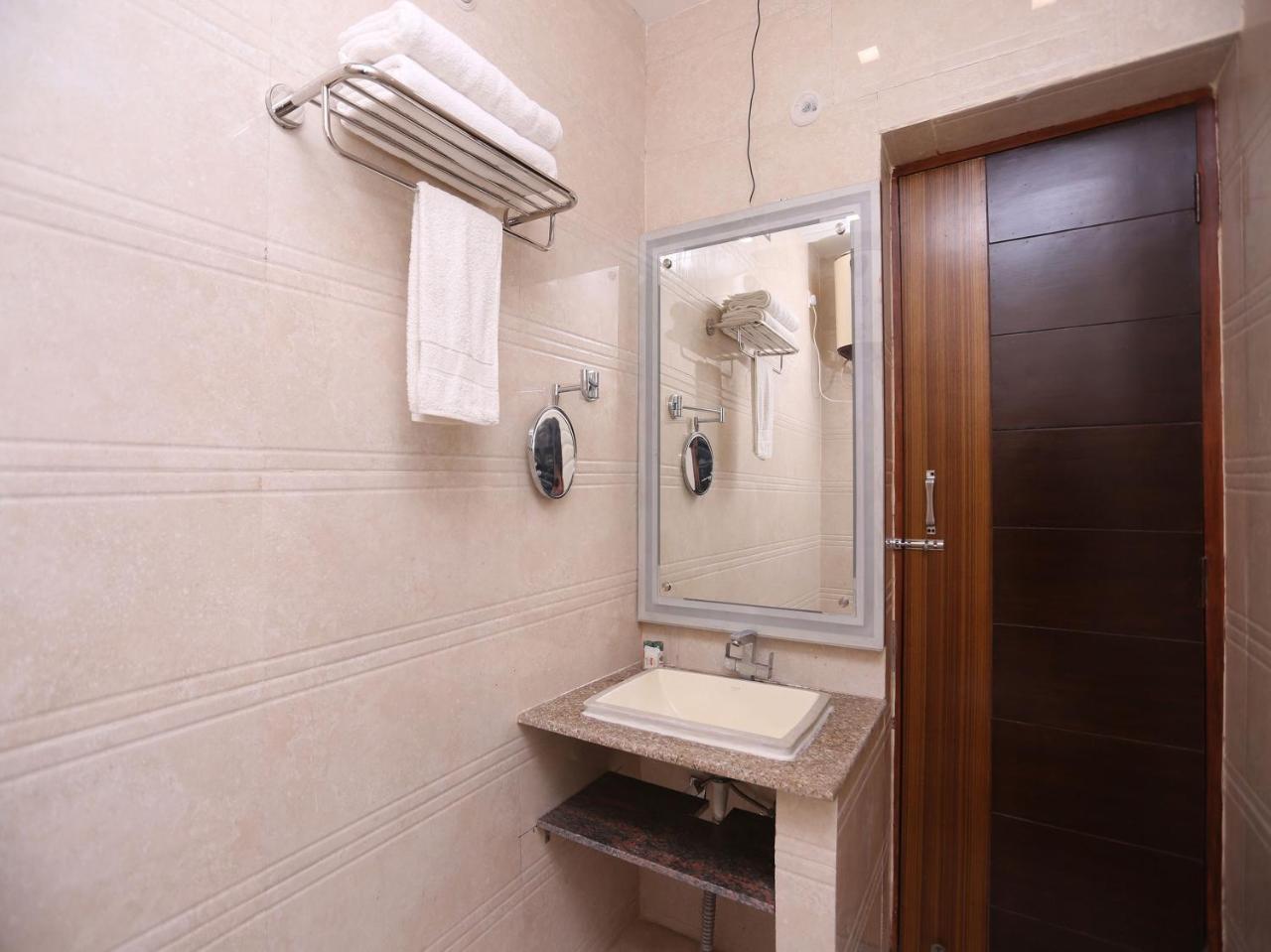 Oyo 10448 Green View Home Stay デヘラードゥーン エクステリア 写真