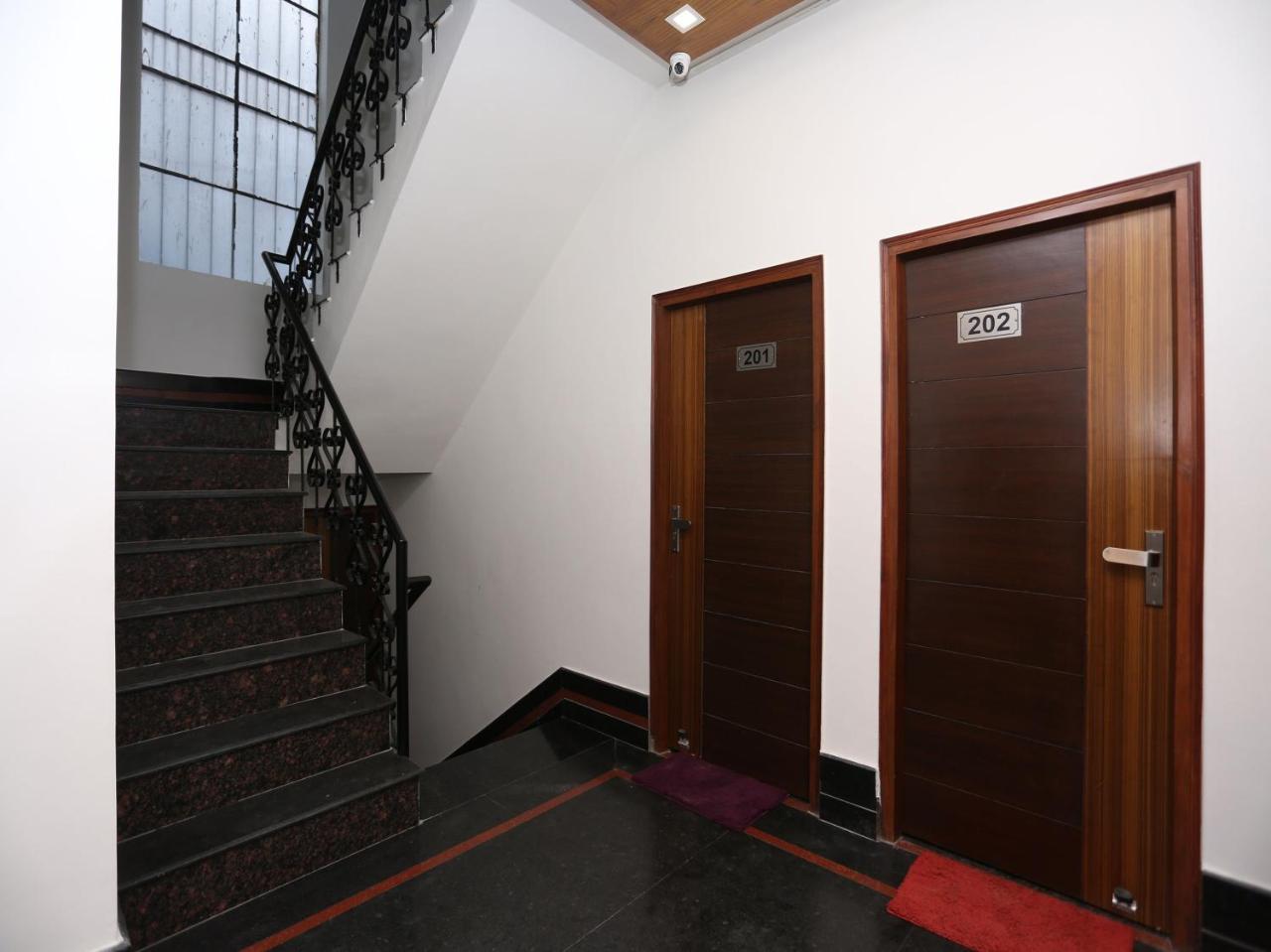 Oyo 10448 Green View Home Stay デヘラードゥーン エクステリア 写真